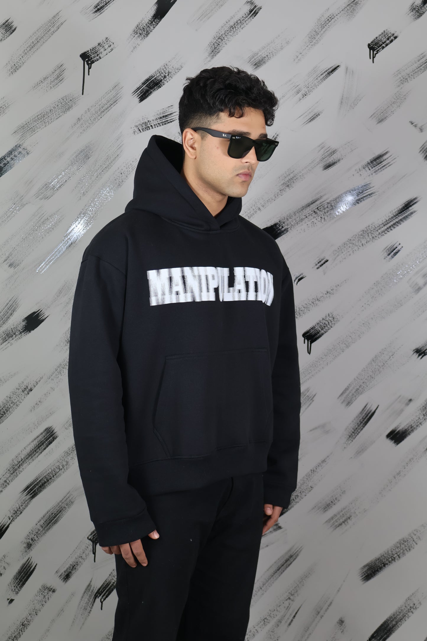 Manipulation-hoodie-black