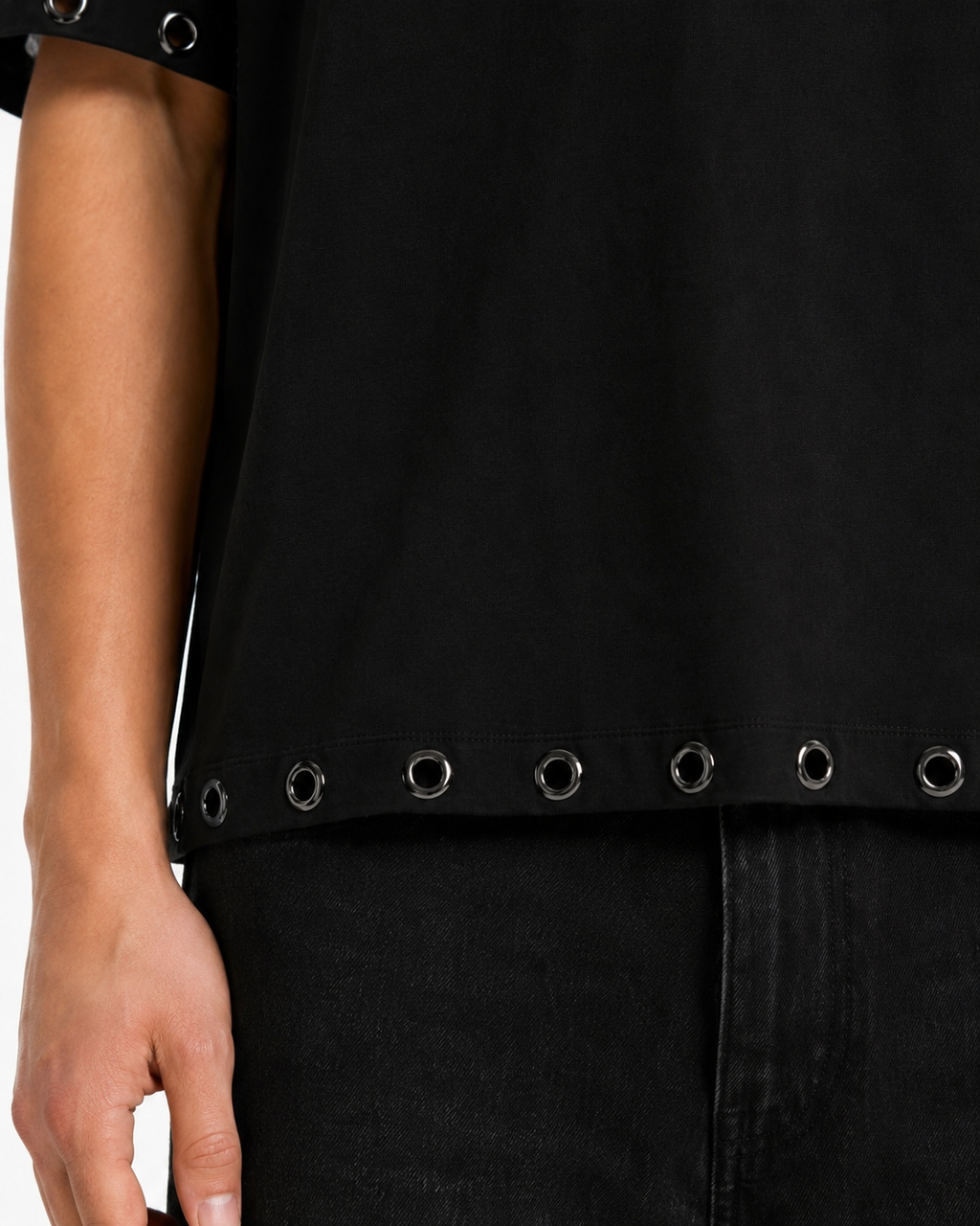 EYELET BLACK TEE