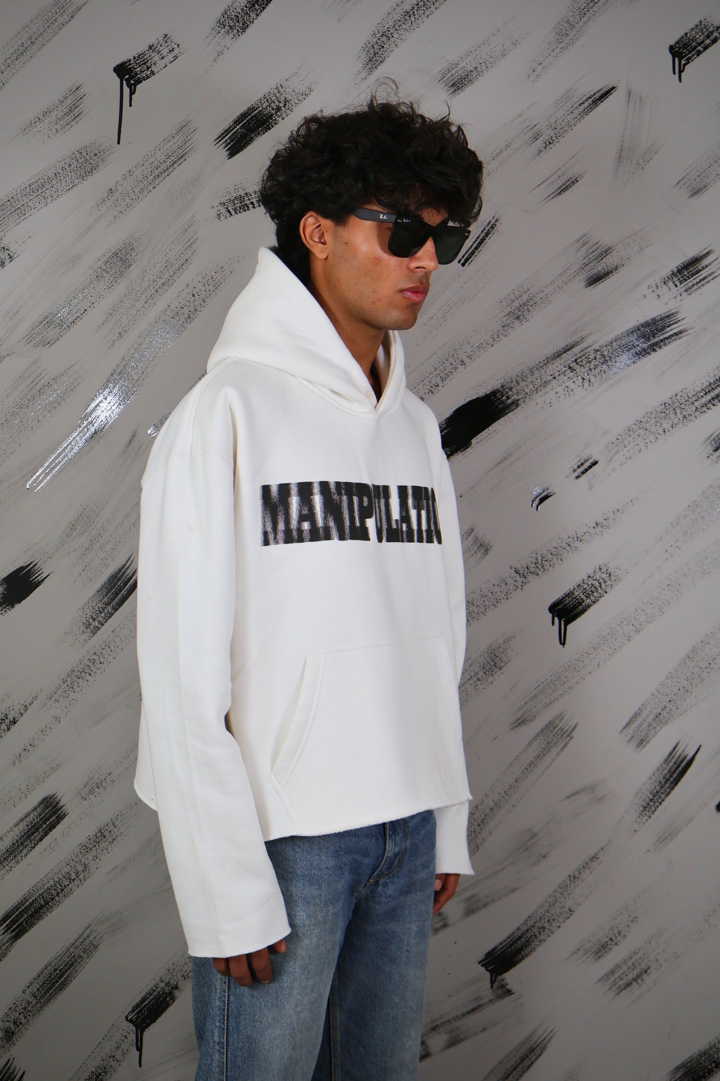 manipluation-hoodie-white