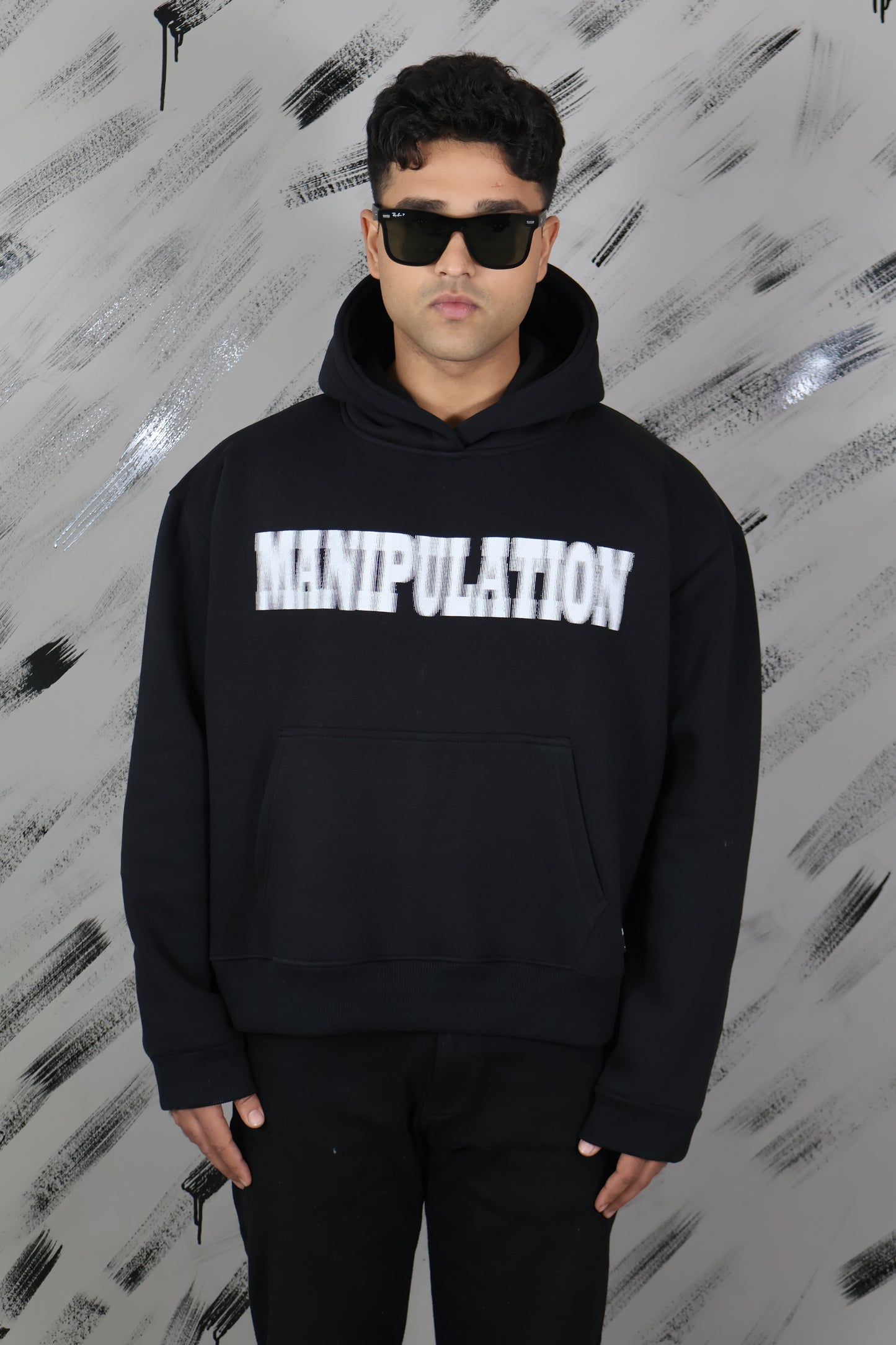 manipulation-hoodie-black